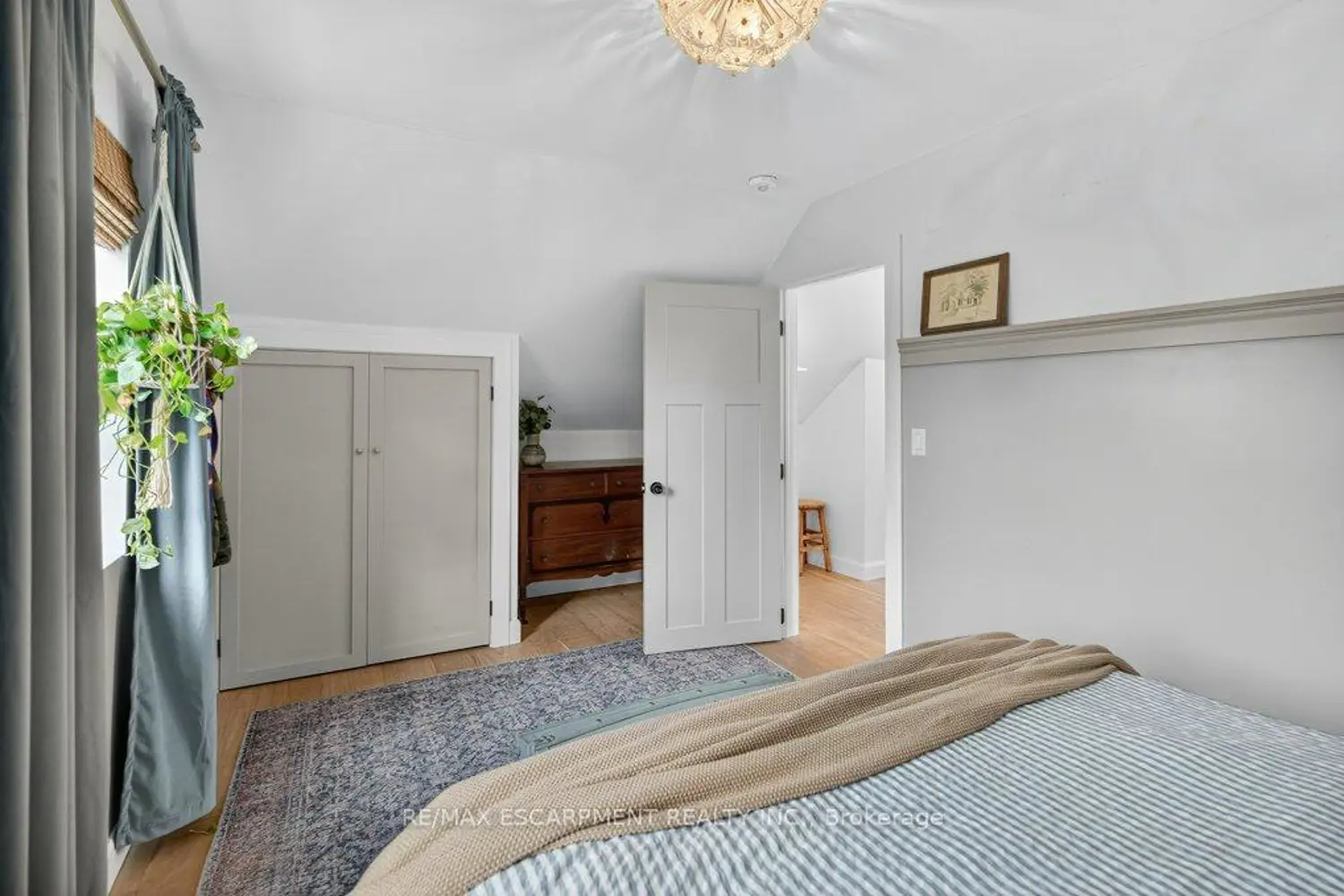 Additional image 11 of 5 Lees Line