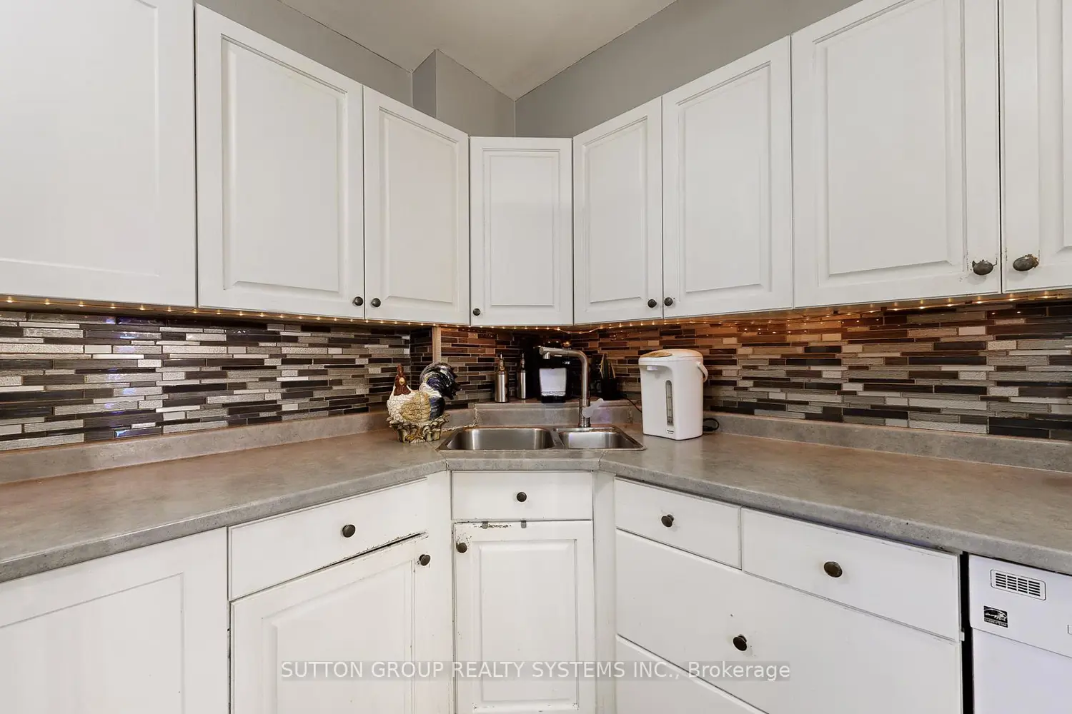 Additional image 5 of 85 Emmett Avenue 1811