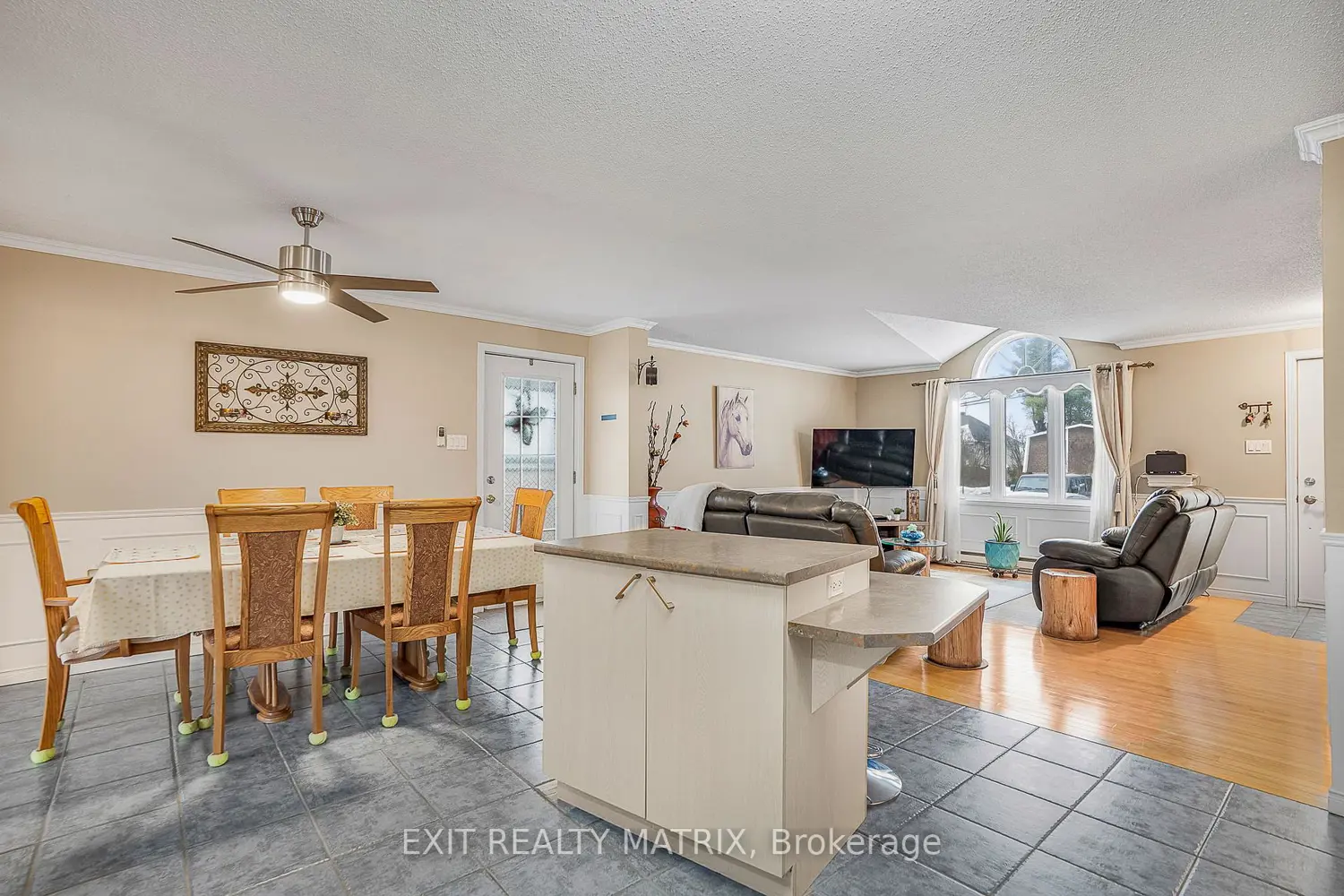 Additional image 6 of 213 Longueuil Street