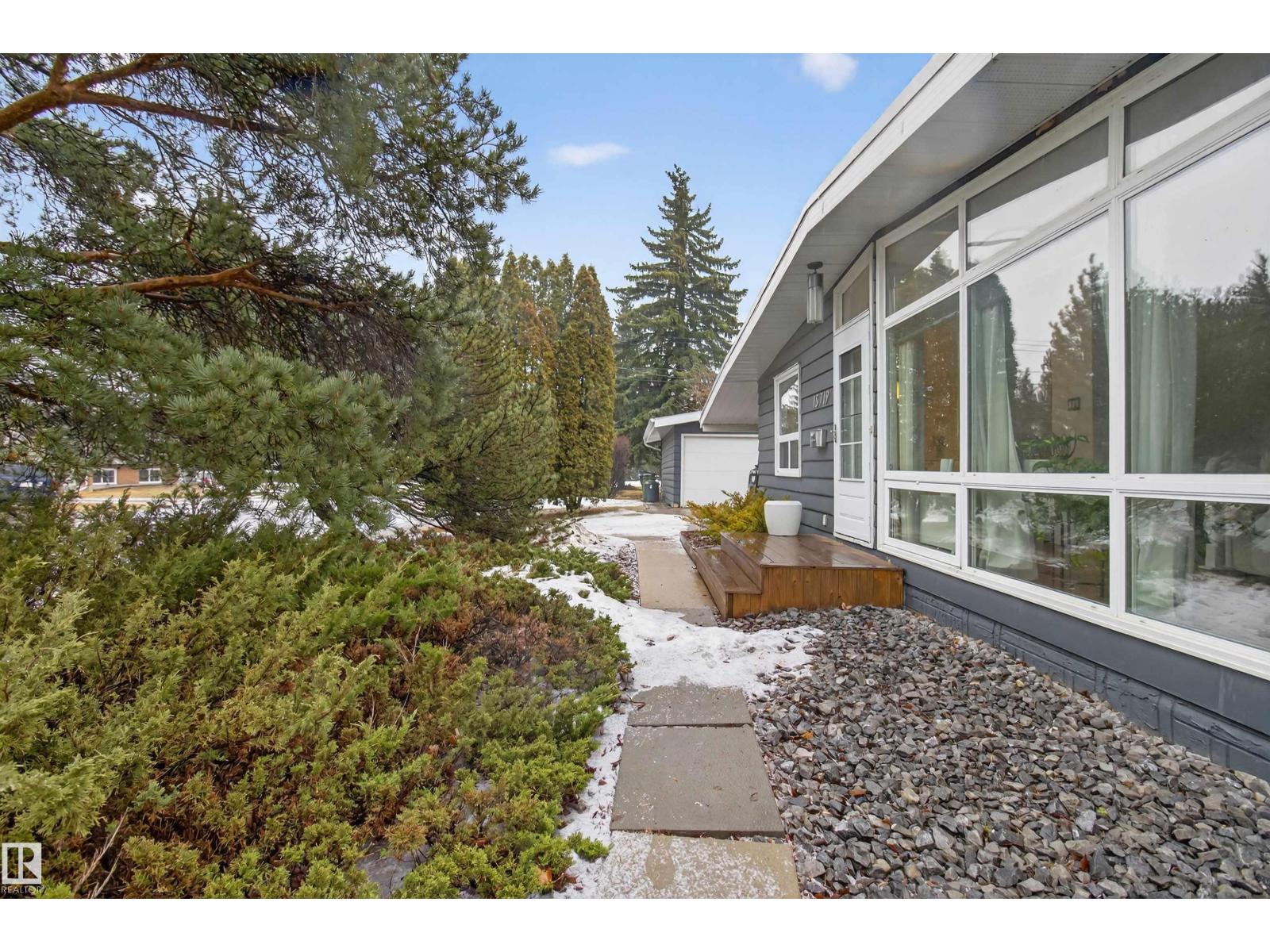 Additional image 2 of 15719 89a Avenue NW, Edmonton, AB, T5R4T1