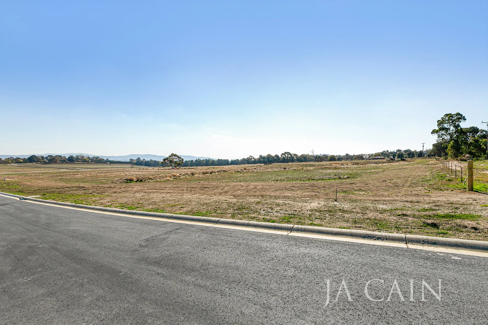 Additional image 3 of 2 Golden Wattle Place, Kilmore VIC 3764