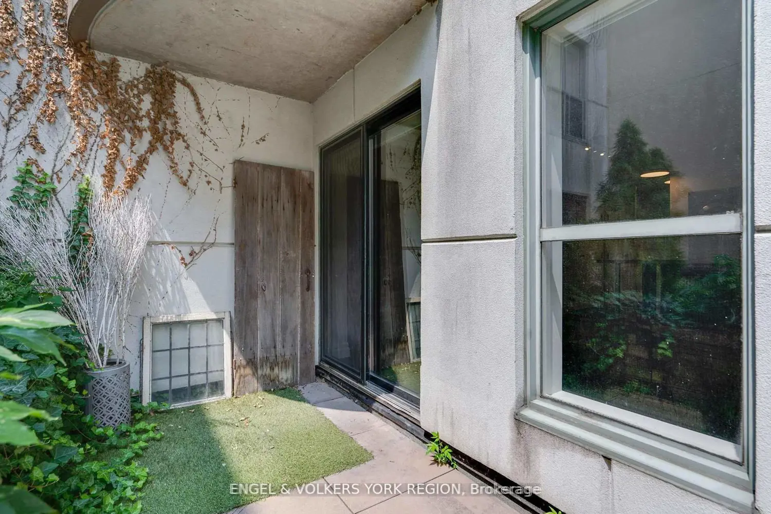 Additional image 20 of 1174 Yonge Street 203