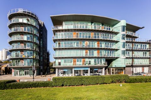 Halcyon Wharf, Wapping High Street, London E1W