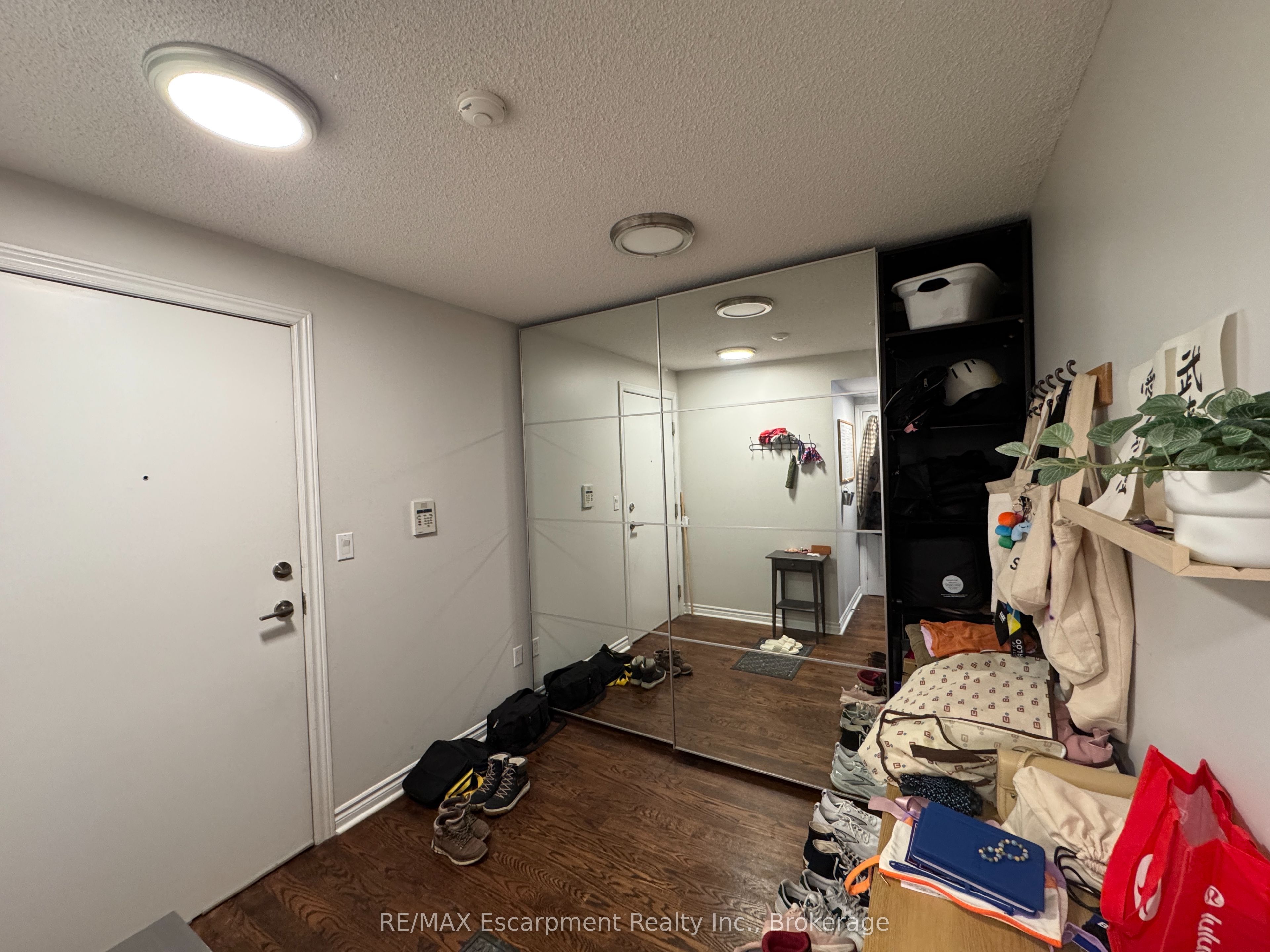 Additional image 4 of 405-270 Wellington Street W, Toronto, ON, M5V 3P5