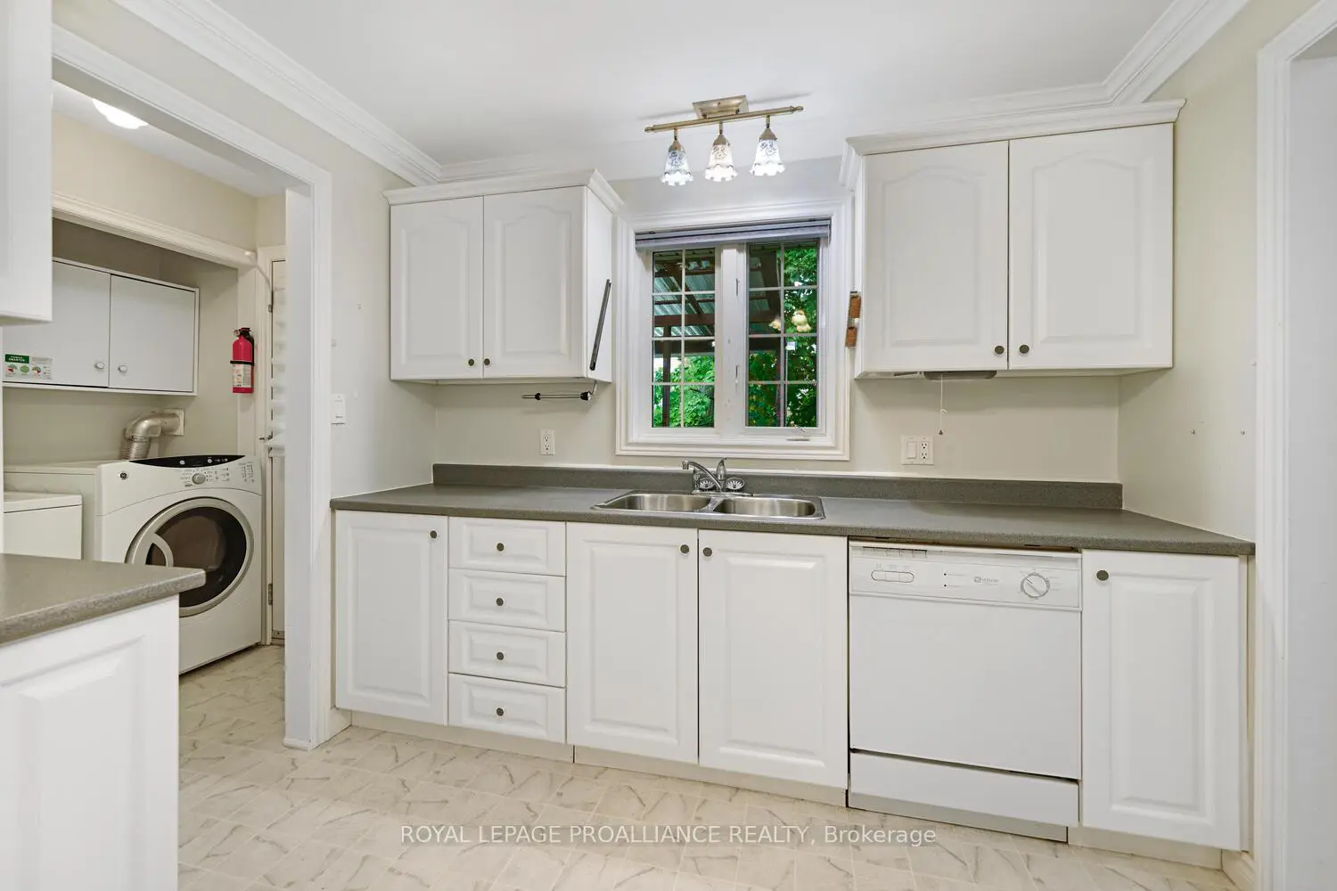 Additional image 11 of 1003 Montrose Street