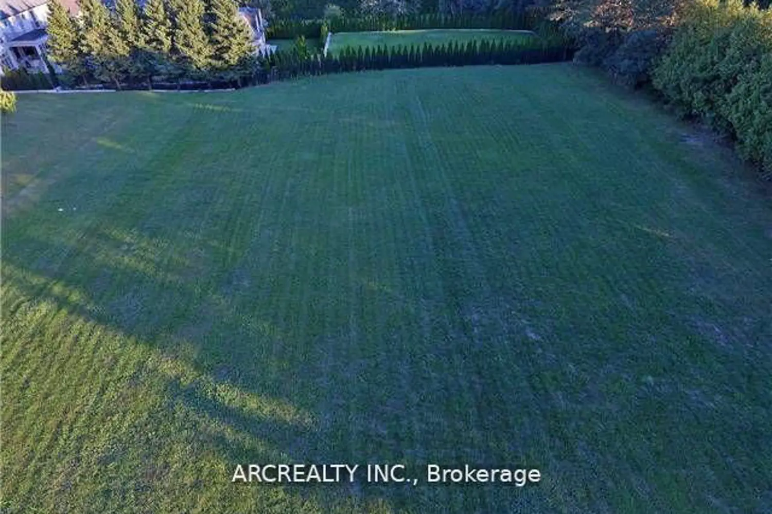 655 Woodland Acres Crescent