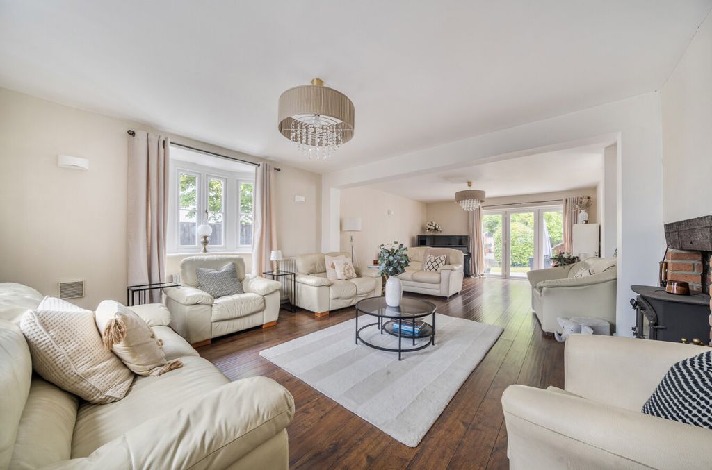 5 bed detached house for saleSt. Johns Road, Hedge End, Southampton, Hampshire SO30 photo 2