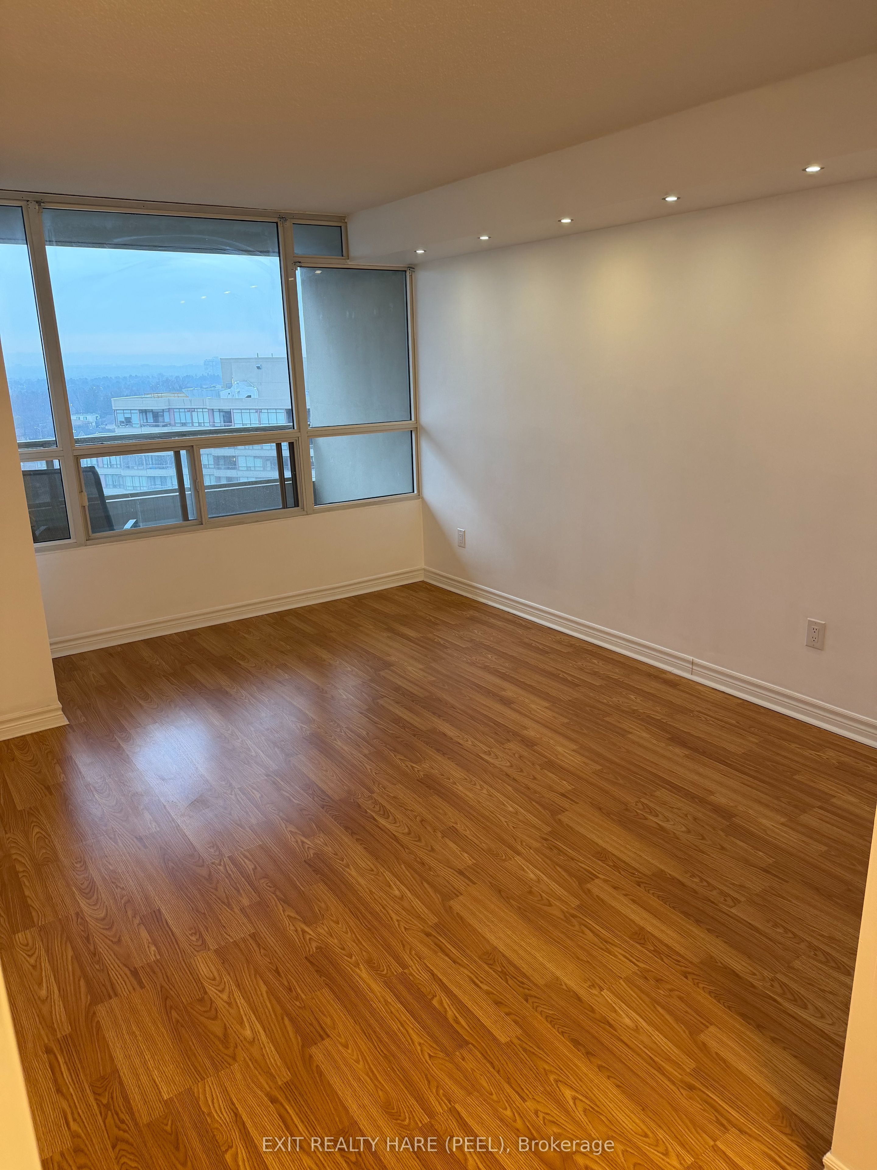 1502-11 Townsgate Drive, Vaughan, ON, L4J 8G4