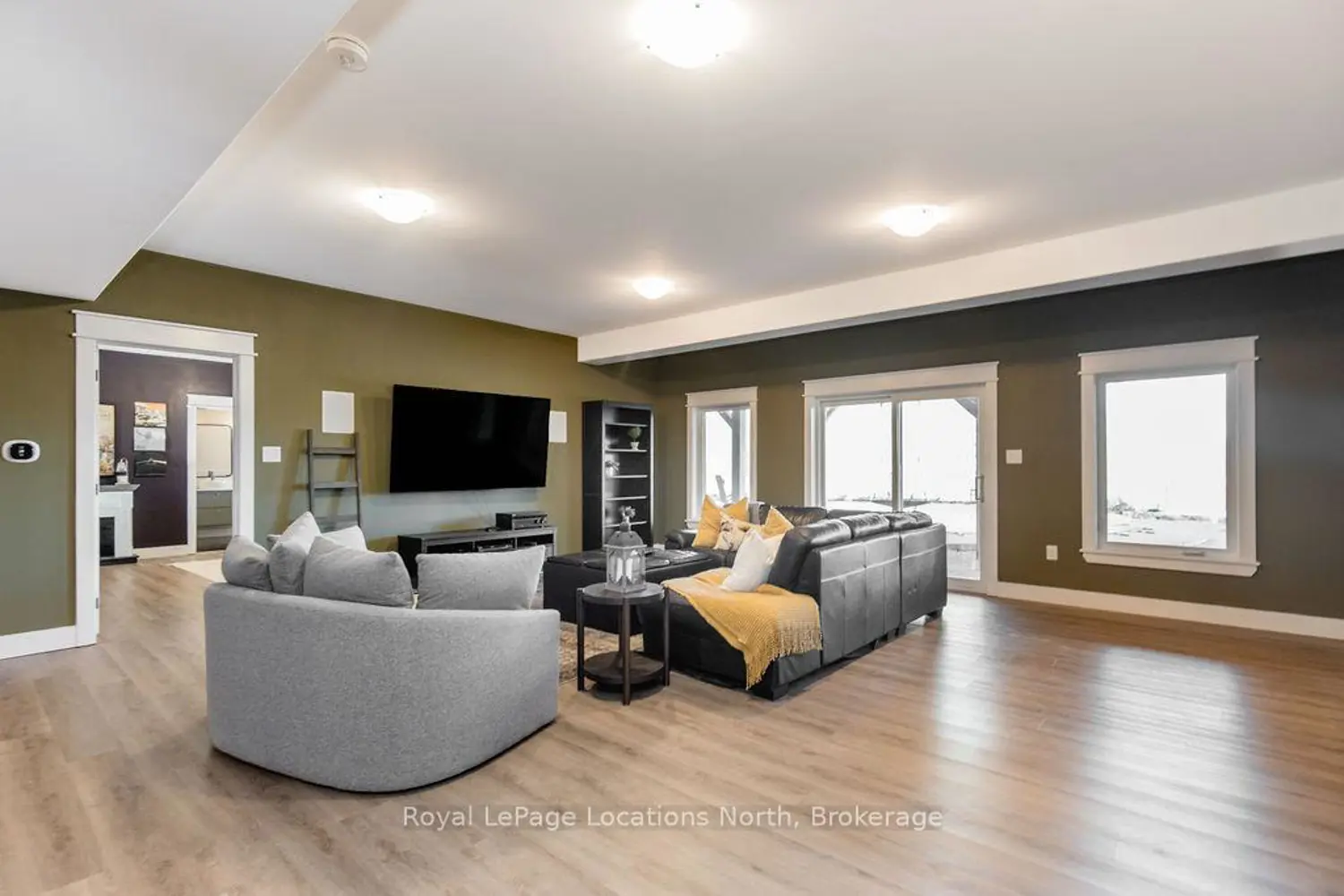 Additional image 11 of 5385 8 Line