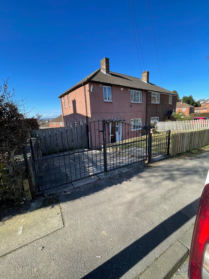 3 Bed Semi-Detached House, Ramshead Drive, LS14, N1 7GU