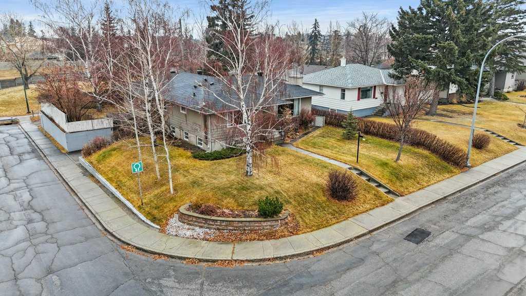 Additional image 2 of 3204 24a Street SW, Calgary, AB, T3C 1W7