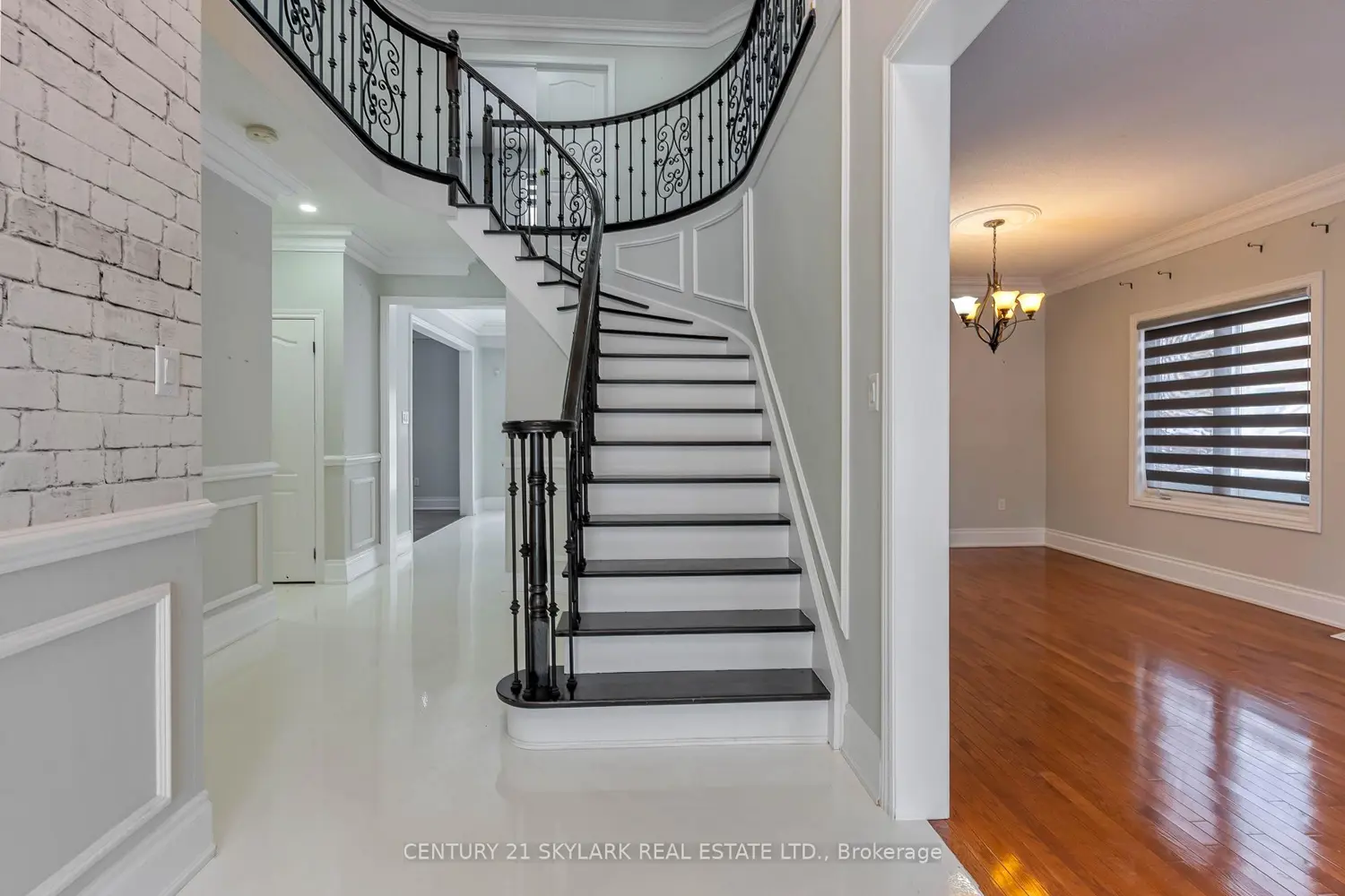 Additional image 4 of 7 Yellow Avens Boulevard