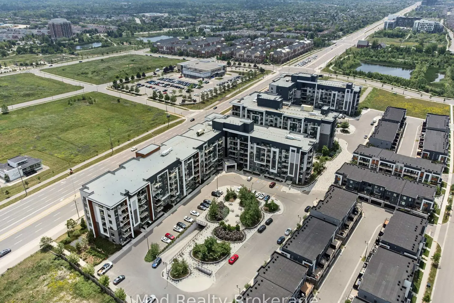 Additional image 18 of 128 Grovewood Common 129