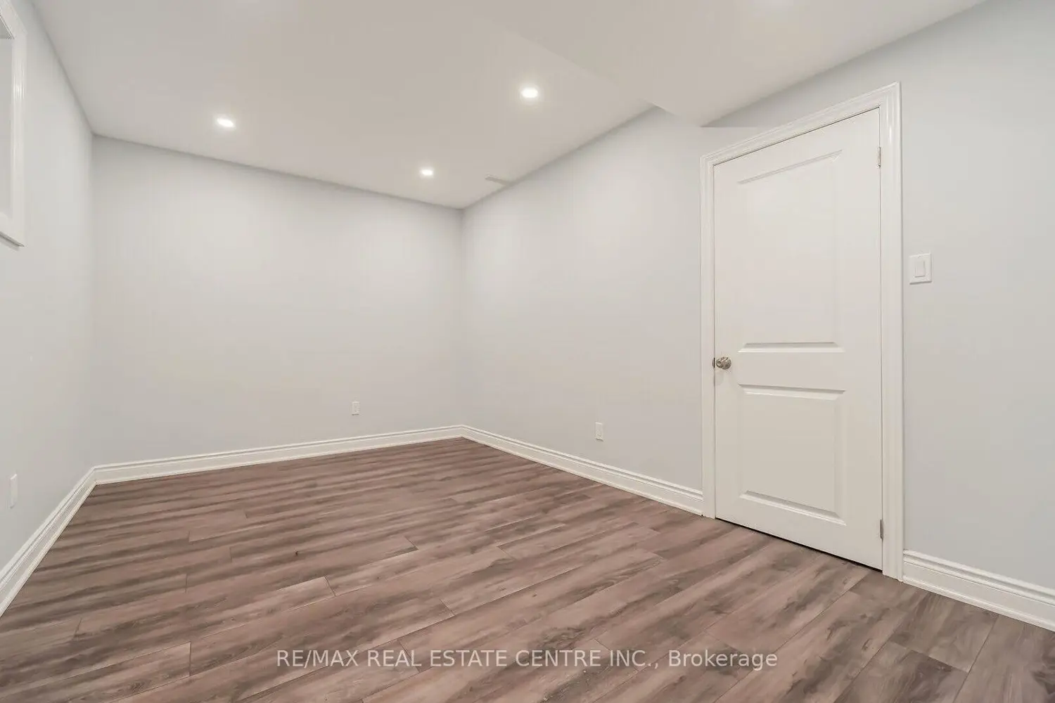 Additional image 11 of 294288 8Th Line