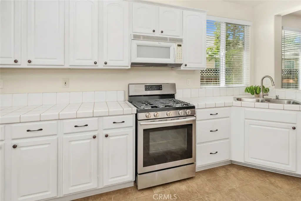 Additional image 16 of 331 Hollyhill Drive, Bakersfield, CA 93312