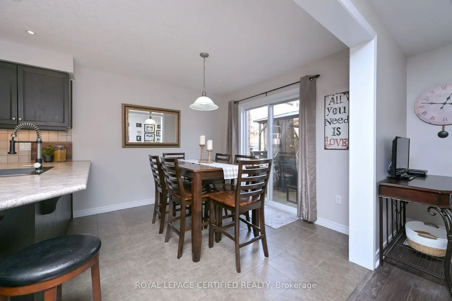 Additional image 6 of 102 Oakes Crescent