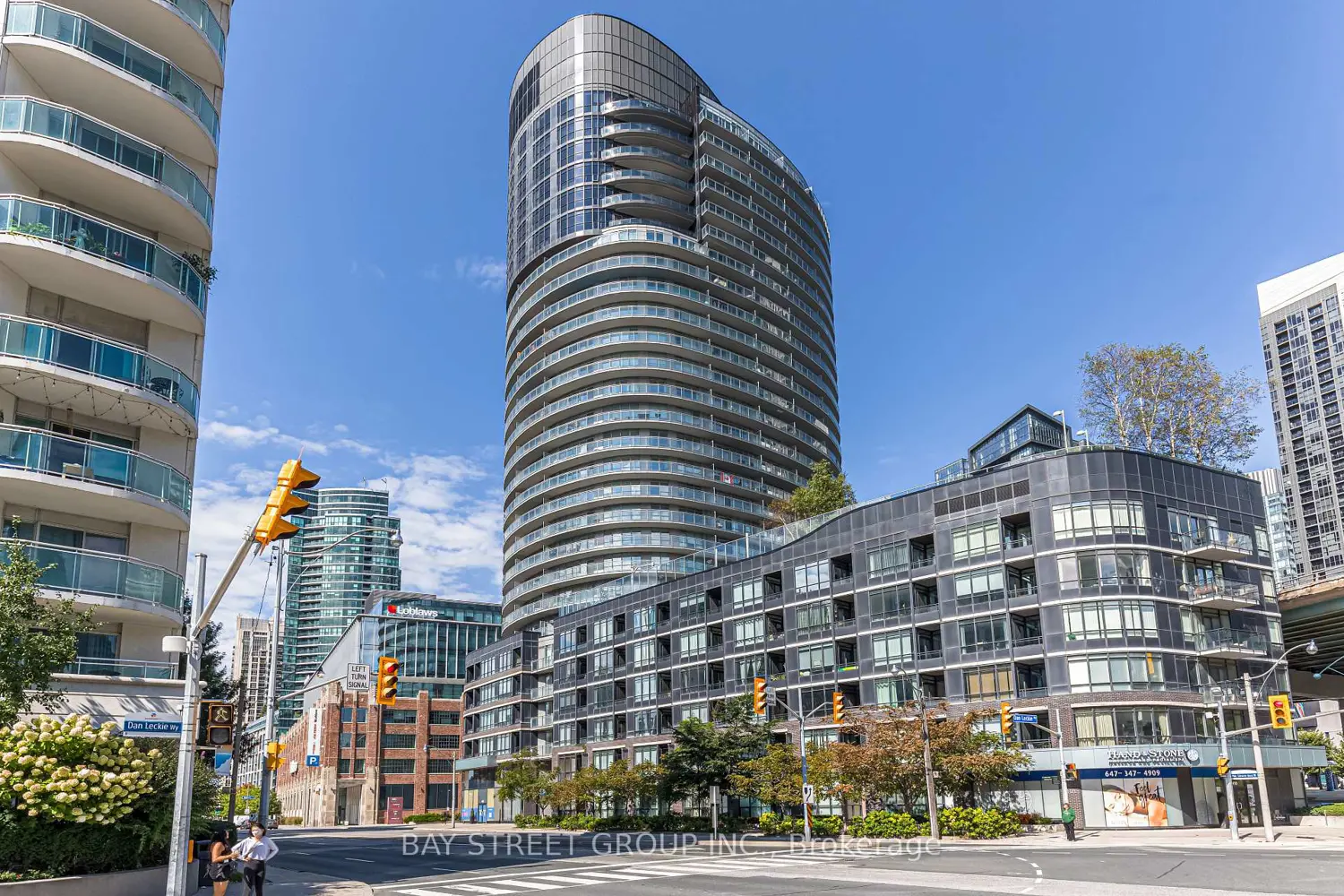 38 Dan Leckie Way 2807