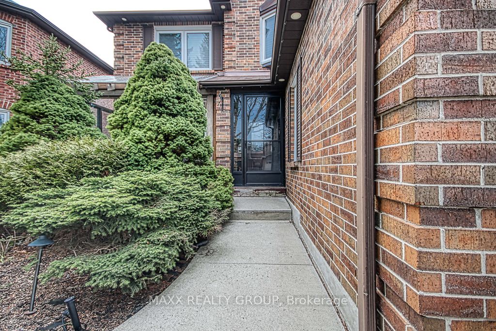 Additional image 2 of 3650 Baird Court, Mississauga, ON, L5L 4T4