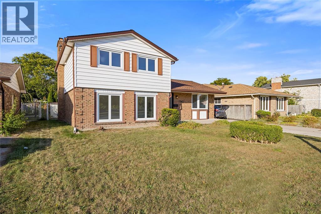 1345 Wiltshire Drive, Sarnia, ON, N7S4P3