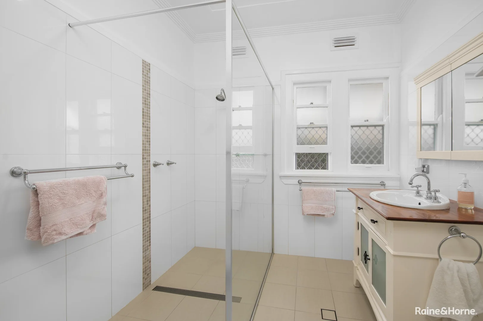 Additional image 12 of 124 Marks Point Road, Marks Point NSW 2280