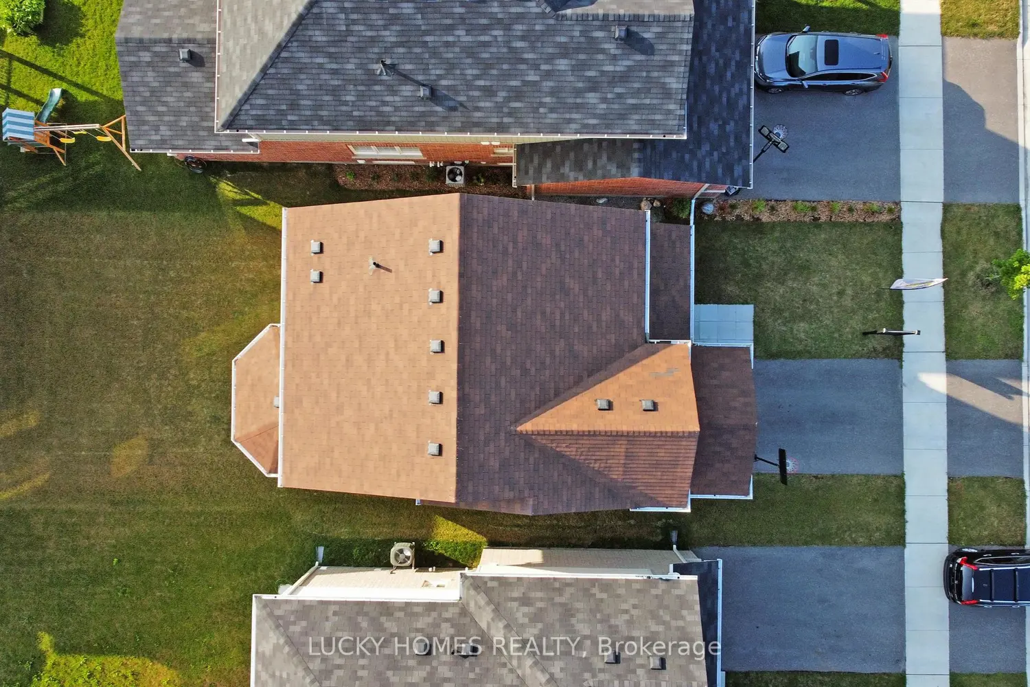 1502 Dunedin Crescent photo 2