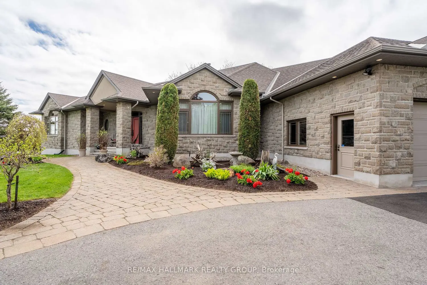 6980 Mansfield Road photo 2