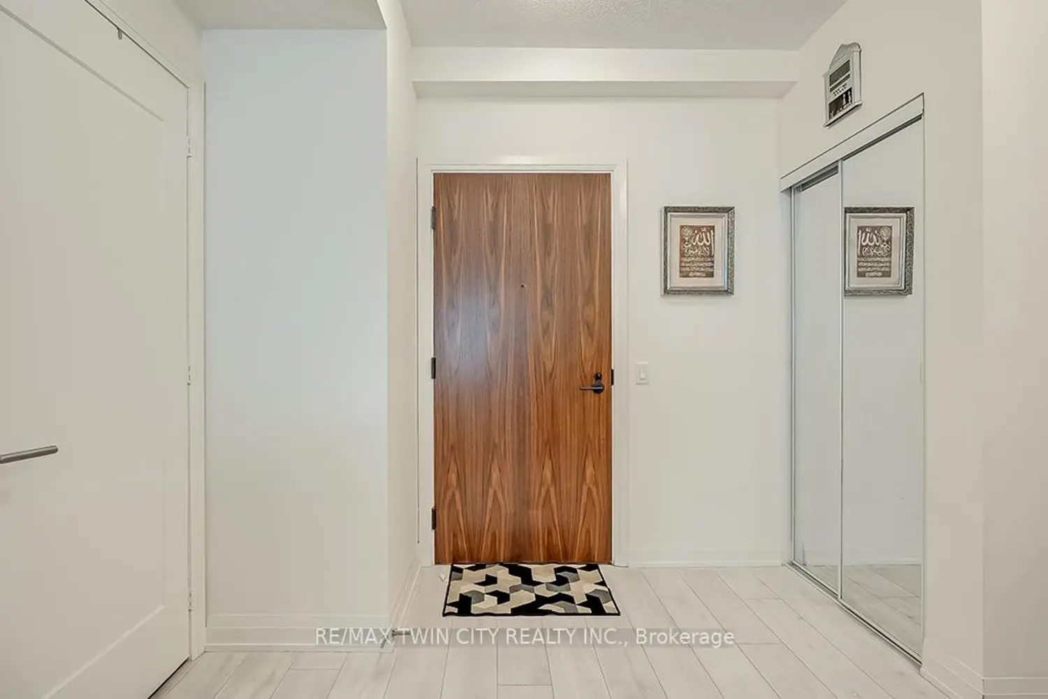 Additional image 6 of 509 Dundas Street # 415