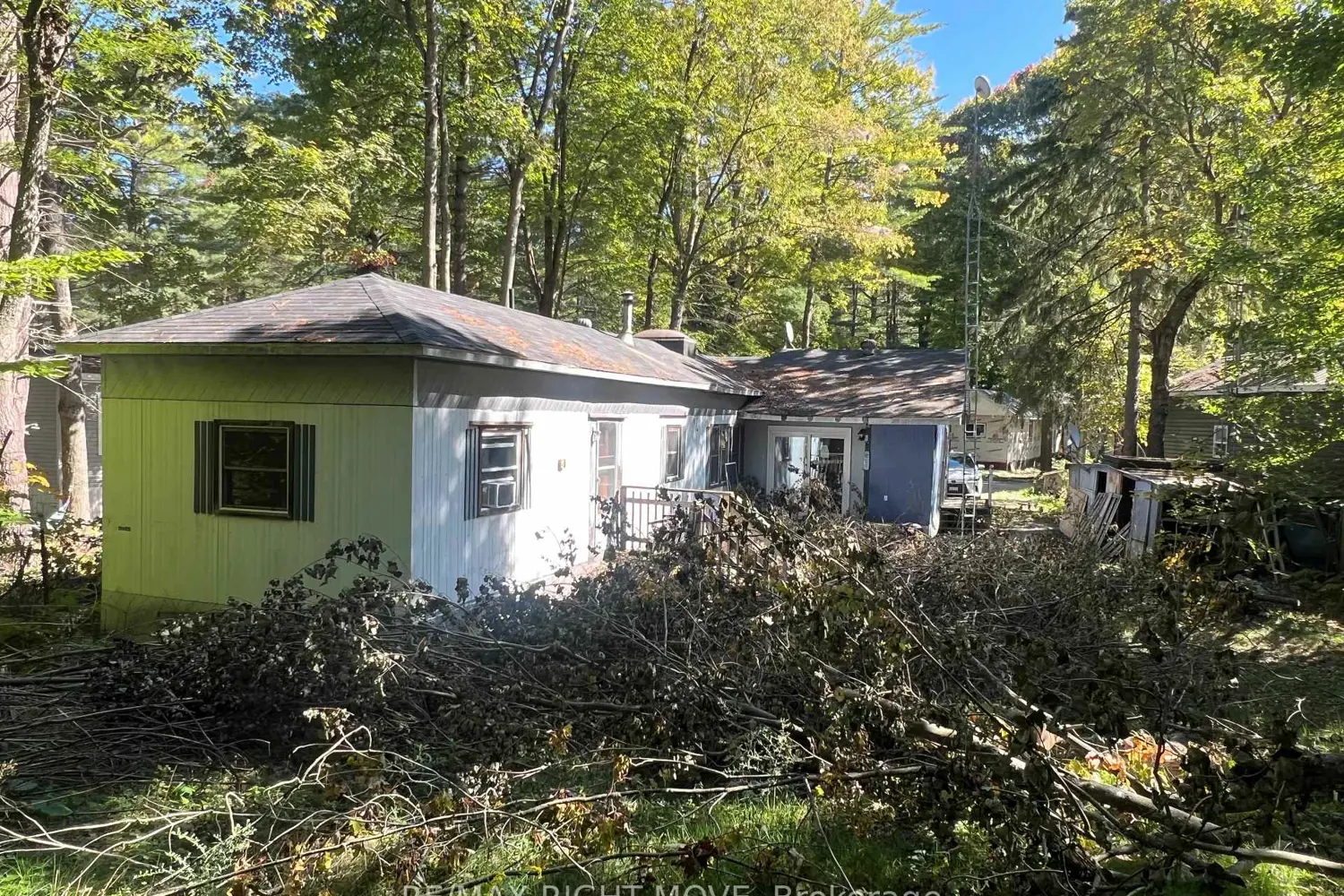 Additional image 18 of 1052 4 Seasons Road