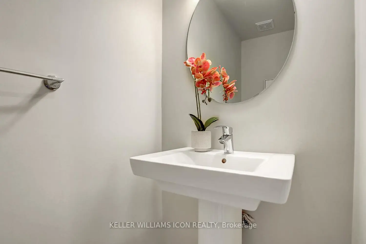 Additional image 9 of 611 Gabriola Way