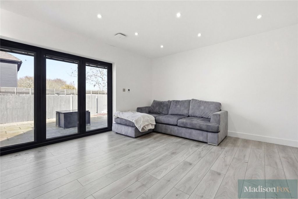 Additional image 27 of 3 bed semi-detached house for saleGravel Close, Chigwell, Essex IG7