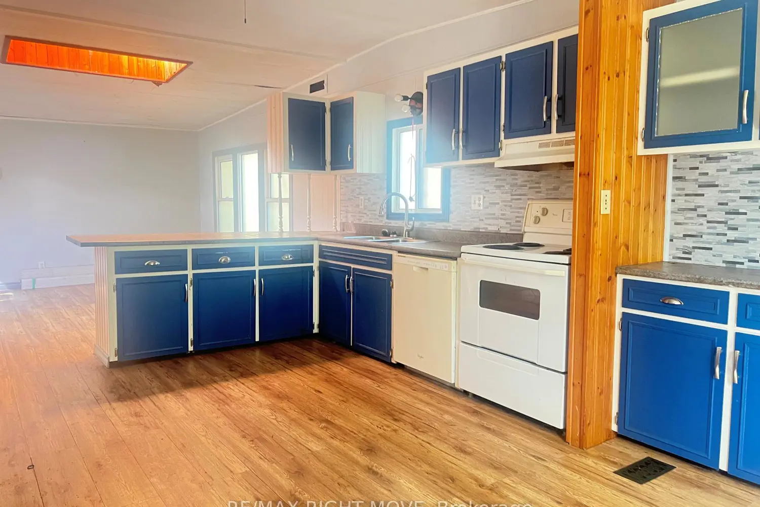 Additional image 9 of 1052 4 Seasons Road