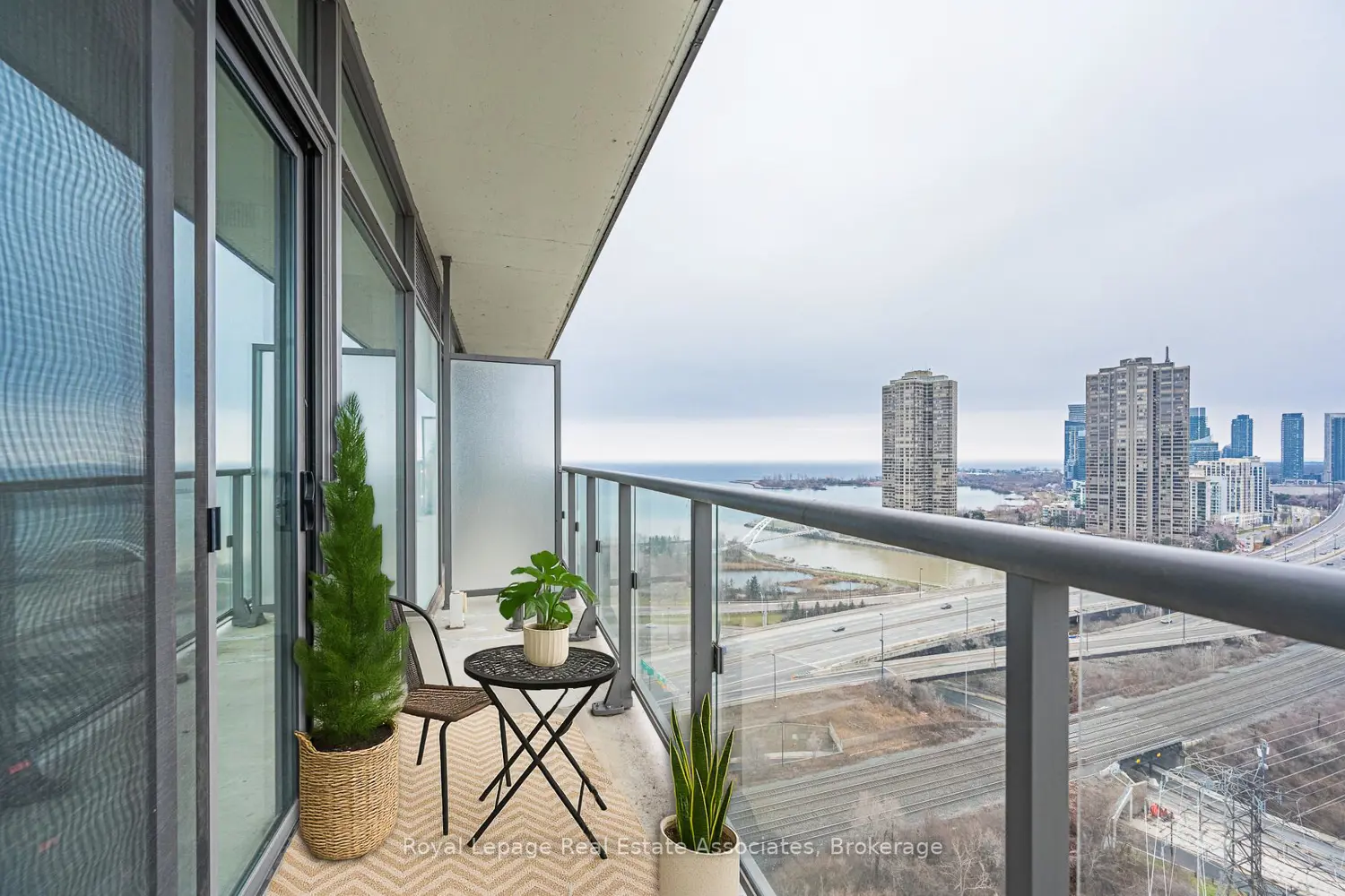 Additional image 9 of 105 The Queensway 2206