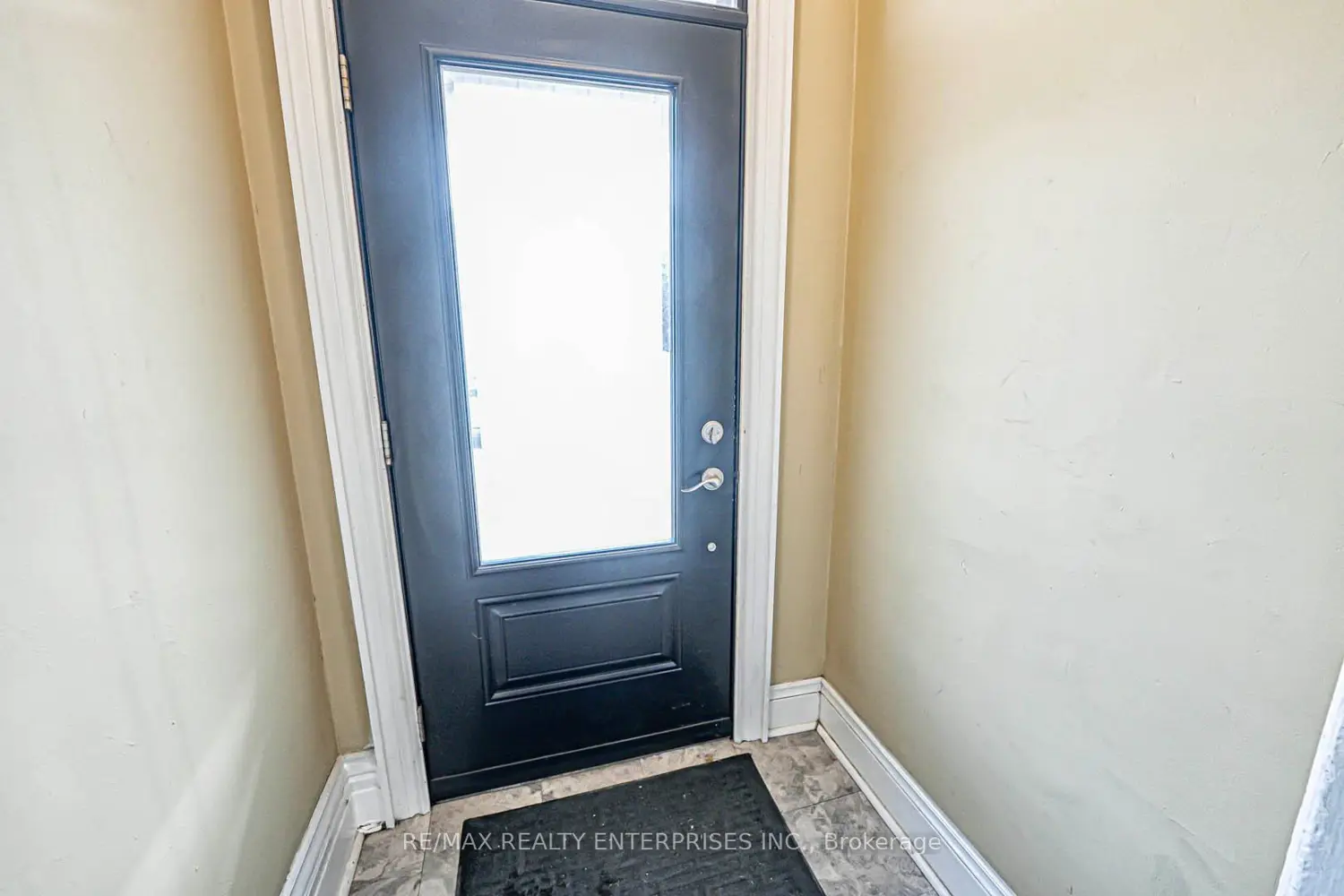 Additional image 3 of 914 Dovercourt Road