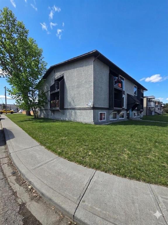 Additional image 2 of 4503 73 Street NW, Calgary, AB, T3B 2M3