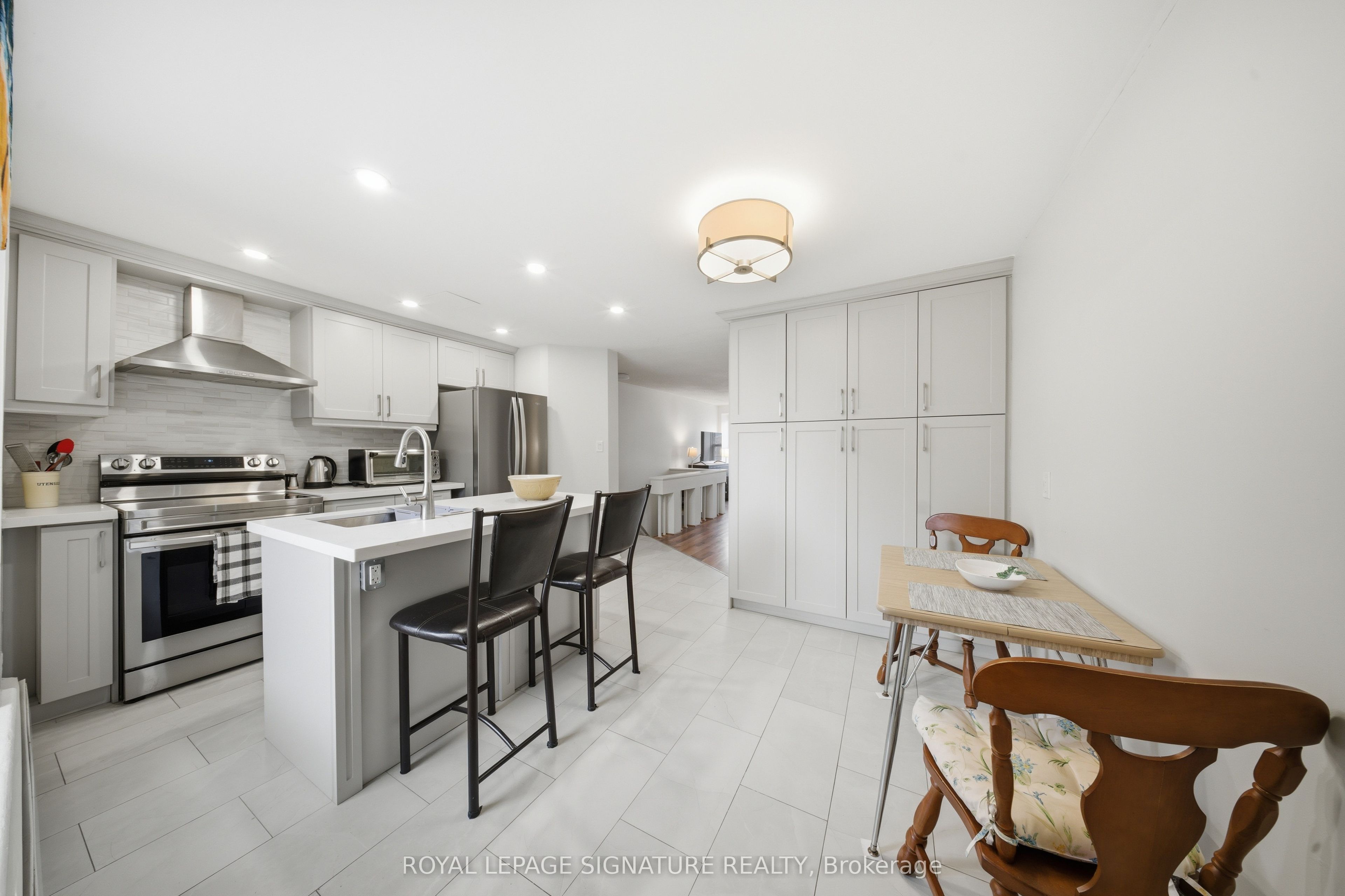 2-209 Hunter Street E, Hamilton, ON, L8N 1N1