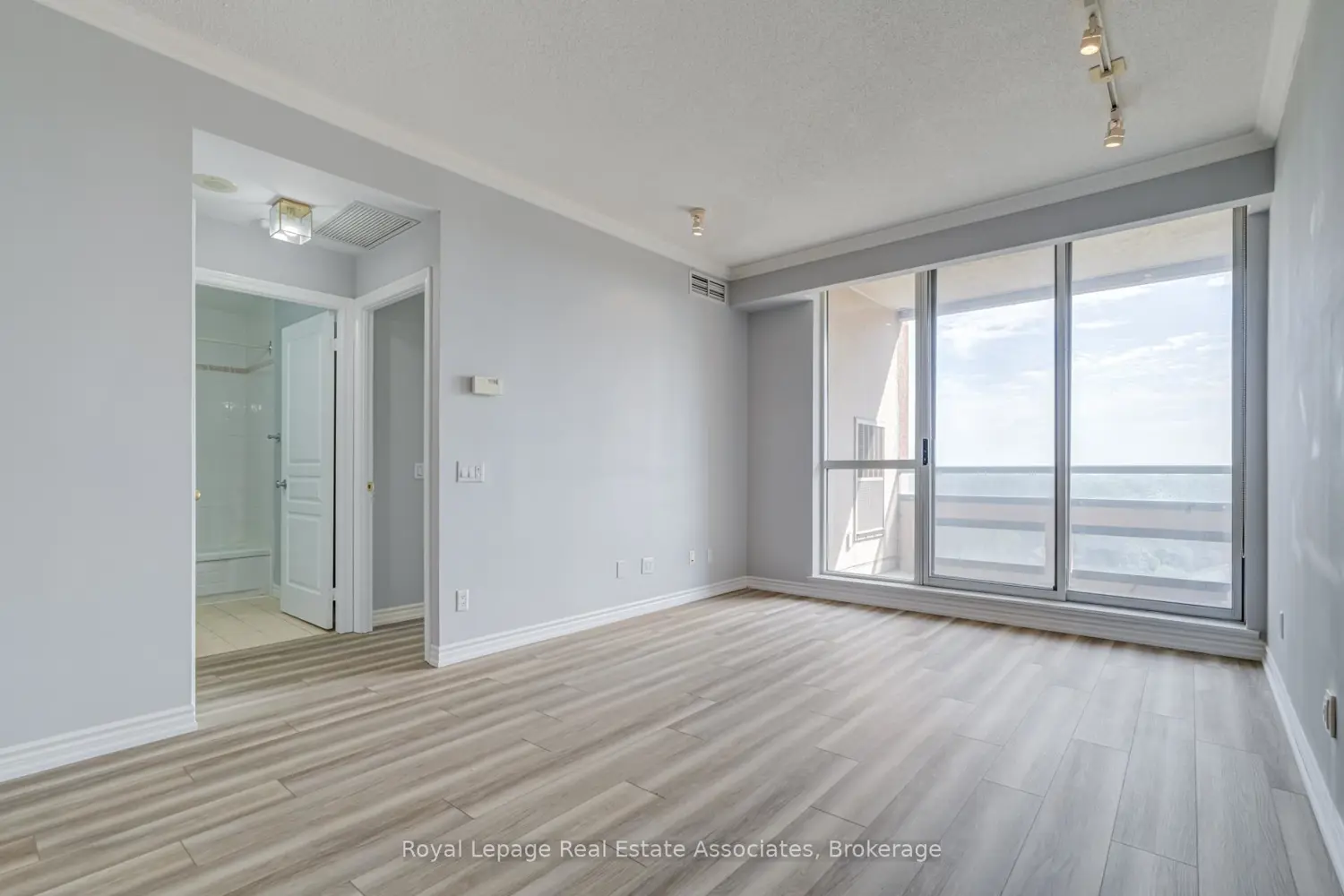 Additional image 7 of 1 Belvedere Court 909