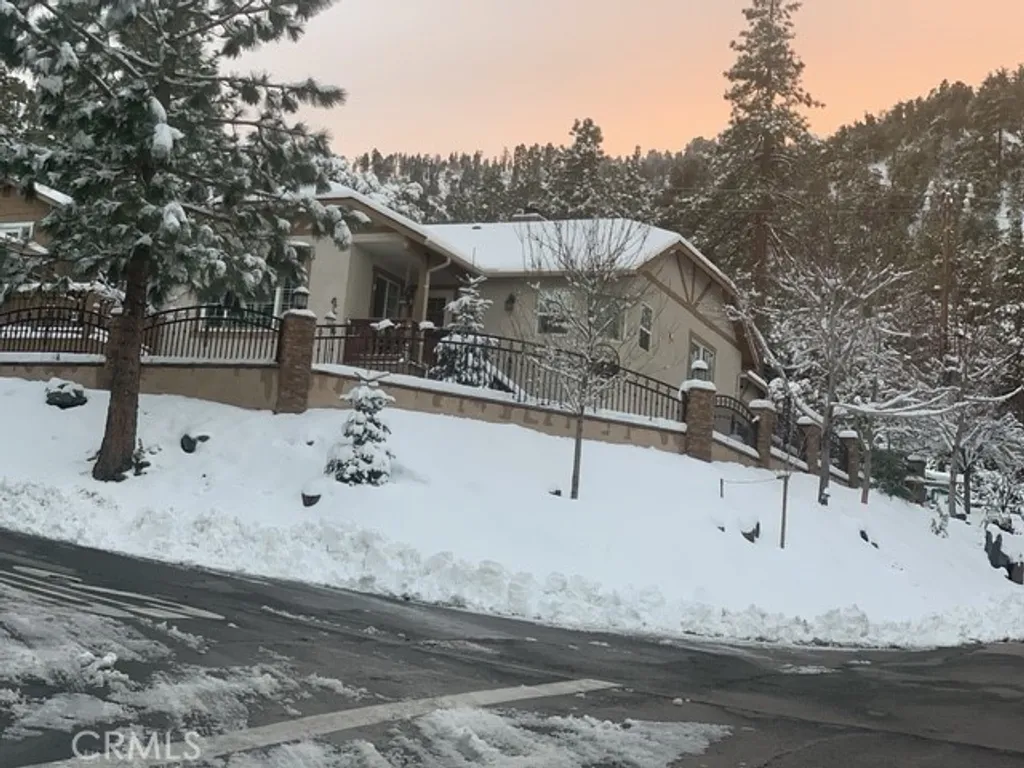 5319 Desert View Dr, Wrightwood, CA 92397