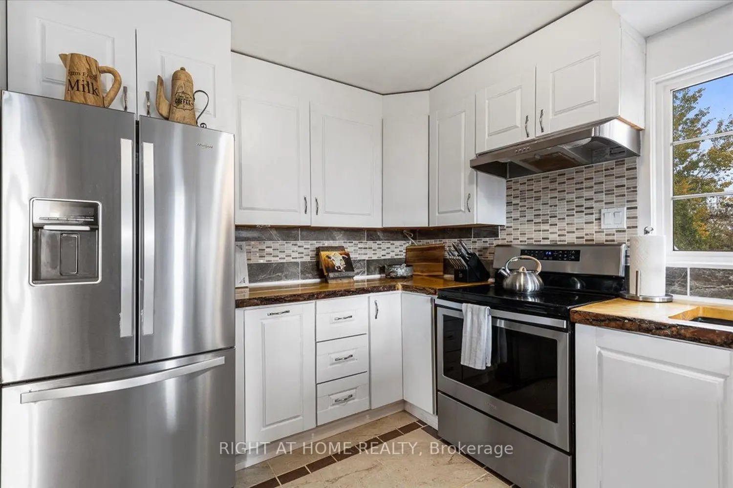 Additional image 8 of 424 Laurier Street