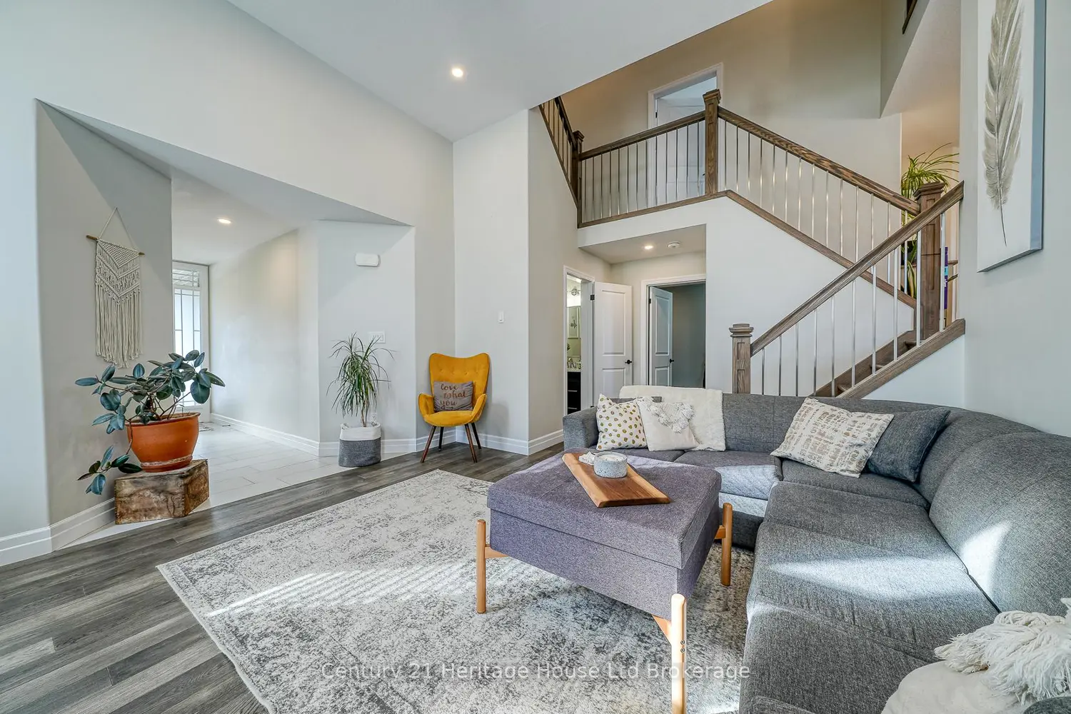 35 Peggy Avenue photo 5