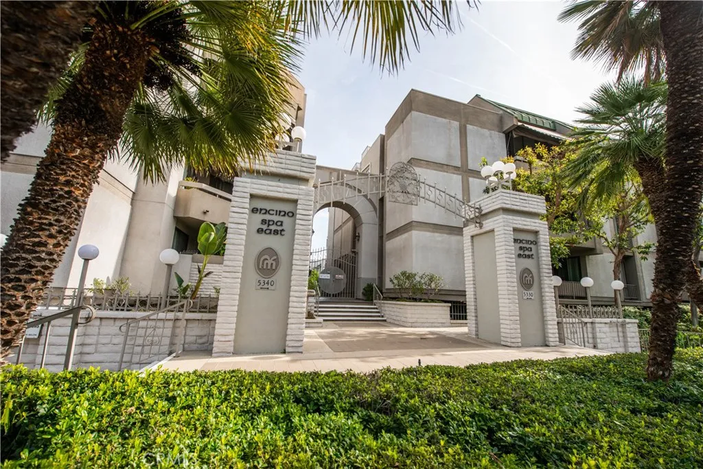 5340 Yarmouth Unit 205, Encino, CA 91316