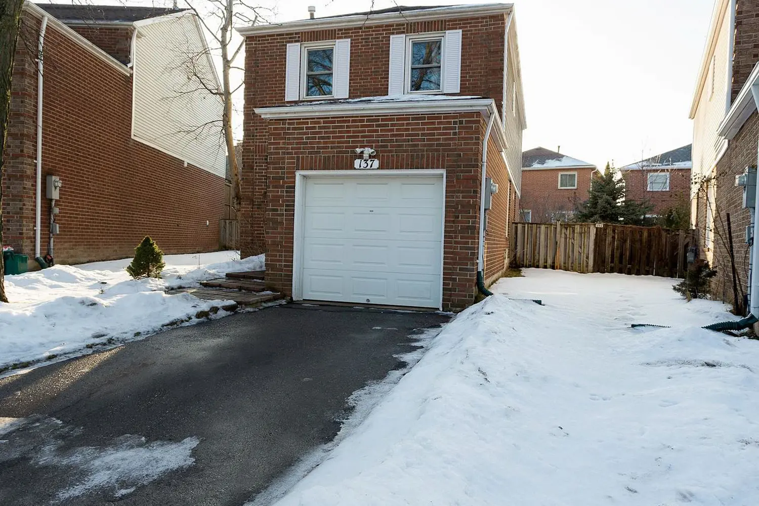 137 Glenmanor Way photo 2