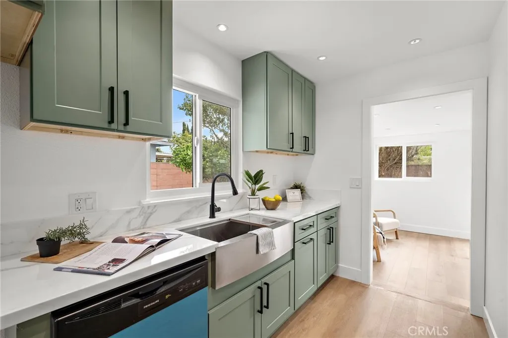 Additional image 11 of 1410 W Camden Place, Santa Ana, CA 92704