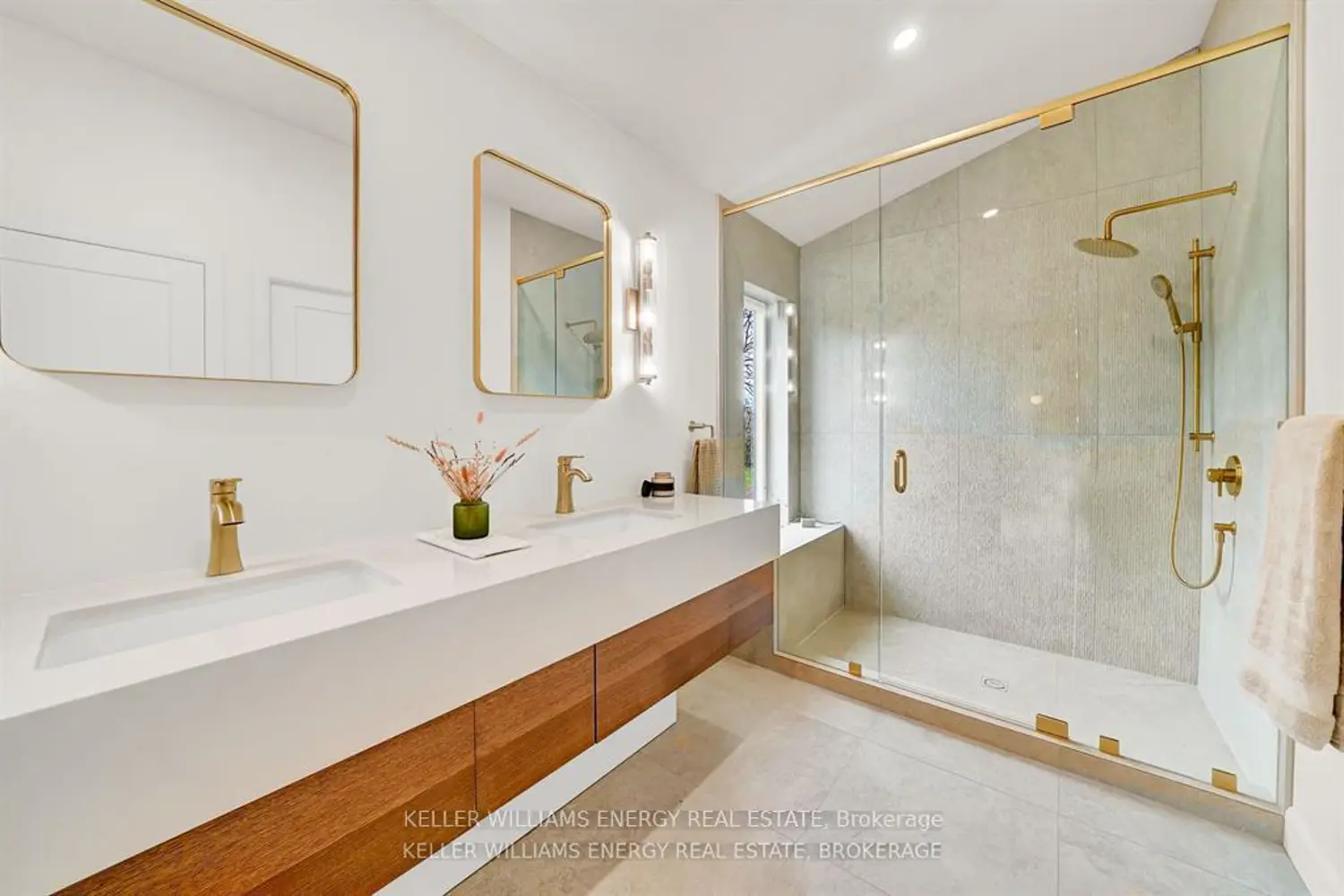 1032 Burr Road photo 5