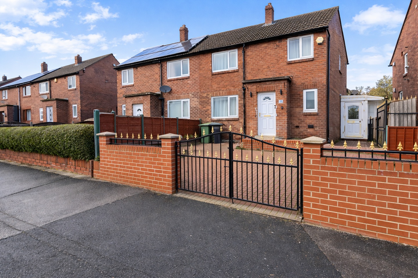 4 Bed Semi-Detached House, Manor Road, LS26, N1 7GU