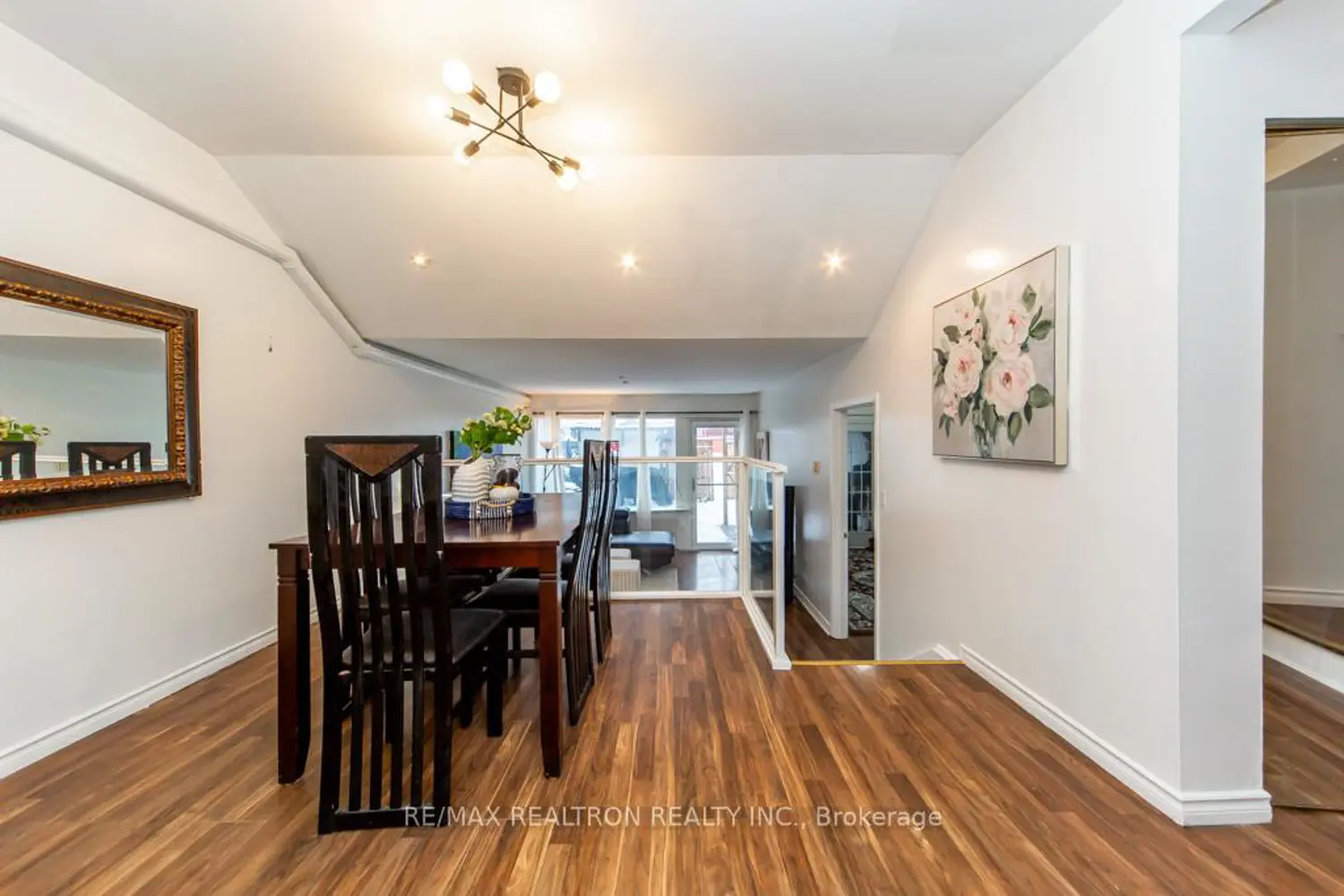 Additional image 4 of 34 Venetian Crescent 143