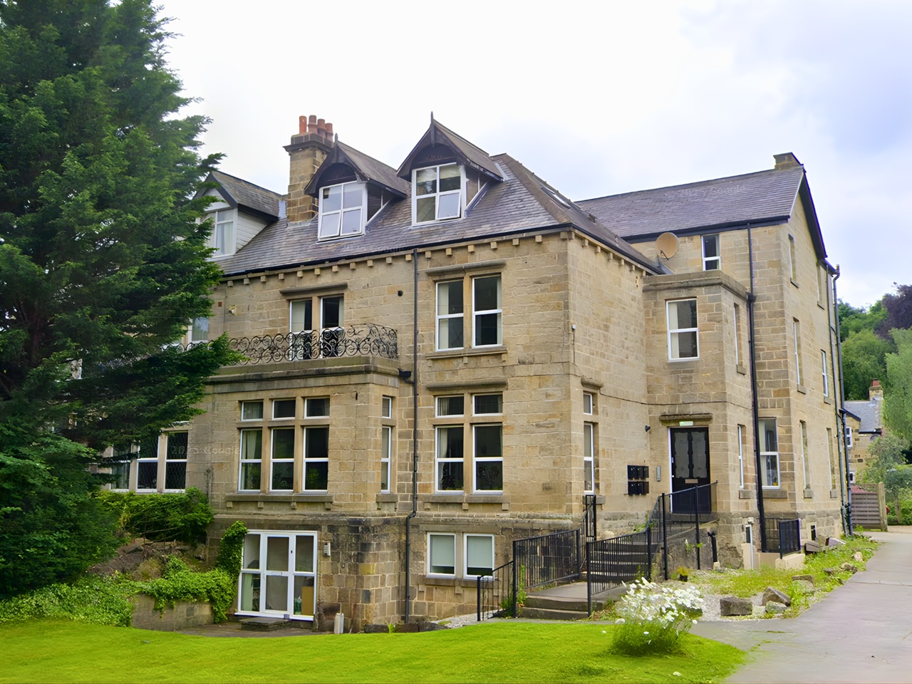 2 Bed Flat, Summerfield, LS18, N1 7GU