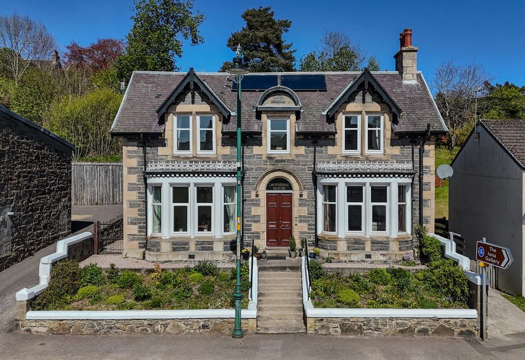6 bed detached house for saleDunmhor House, 67 High Street, Kingussie PH21