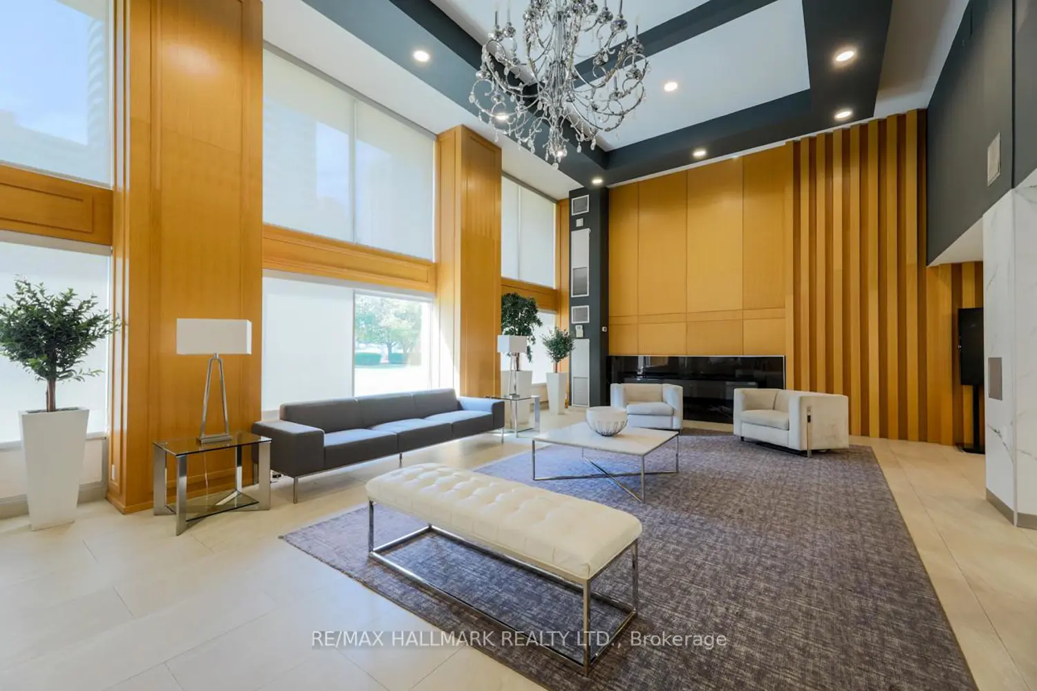 3590 Kaneff Crescent 702