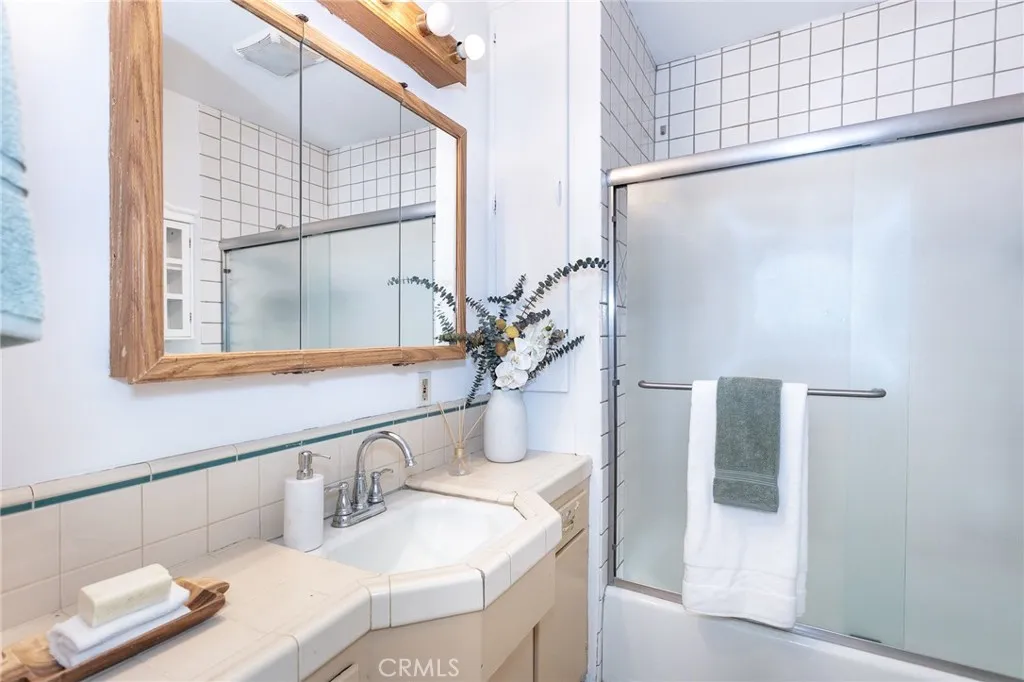 Additional image 47 of 7513 Oak Park Ave, Lake Balboa, CA 91406