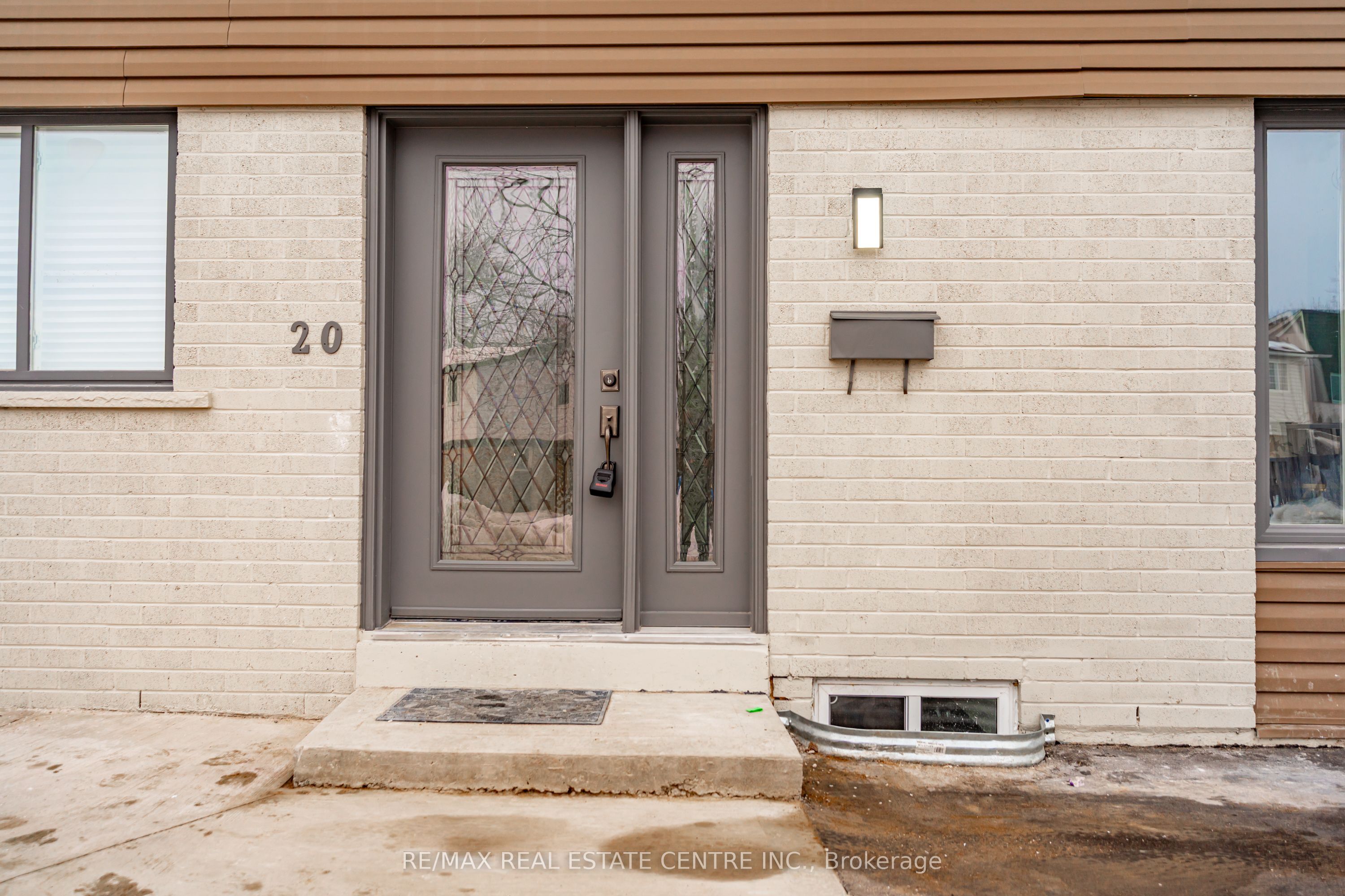 Additional image 3 of 20 Hayden Court, Brampton, ON, L6S 1Y3